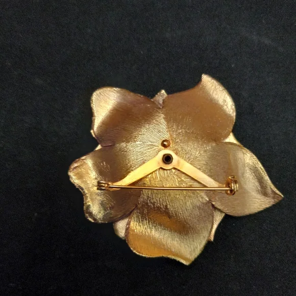 Pink Enamel and Rhinestone Flower Brooch - Picture 4 of 12